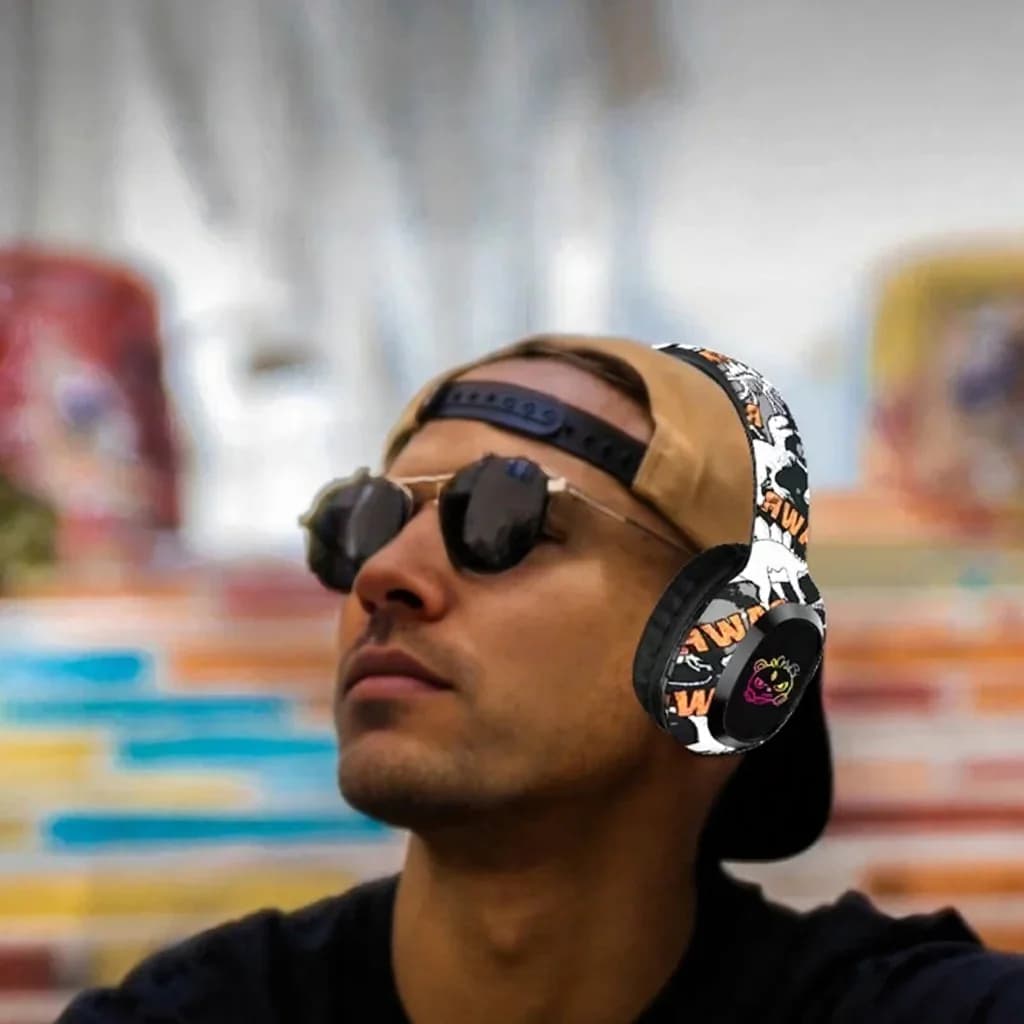 Over-Ear Bluetooth-Kopfhörer mit FM-Radio und LED-Leuchten